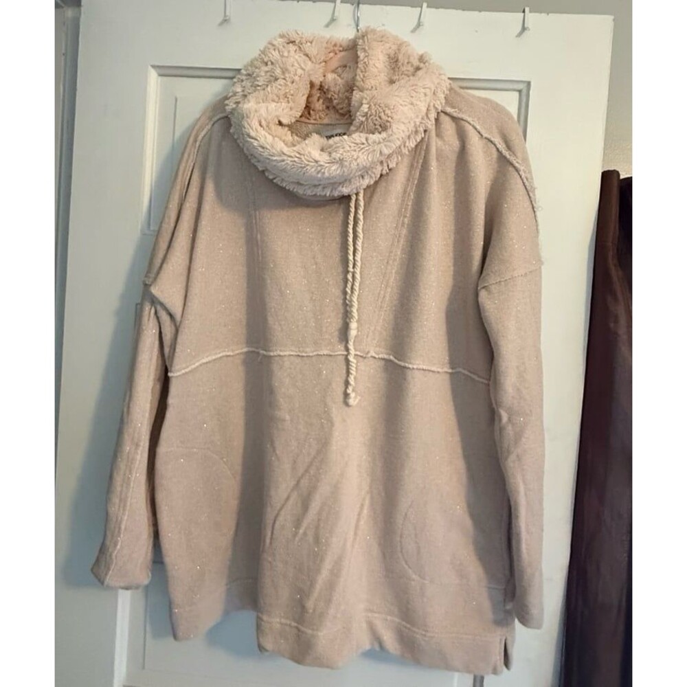 Fur trimmed sweatshirt